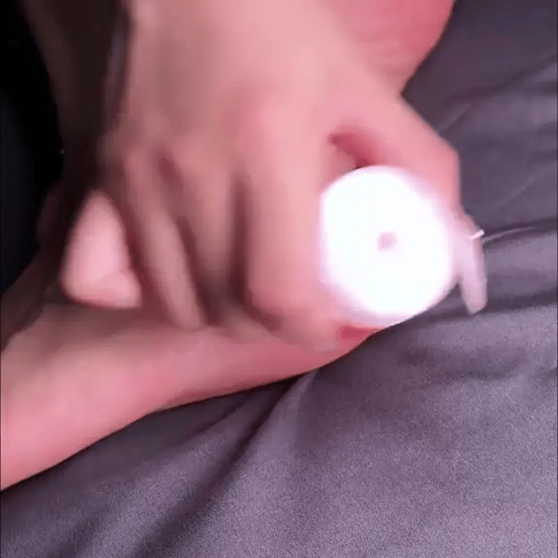 Pink callus remover device with 60 sandpaper disks and 30-day money-back guarantee badge.