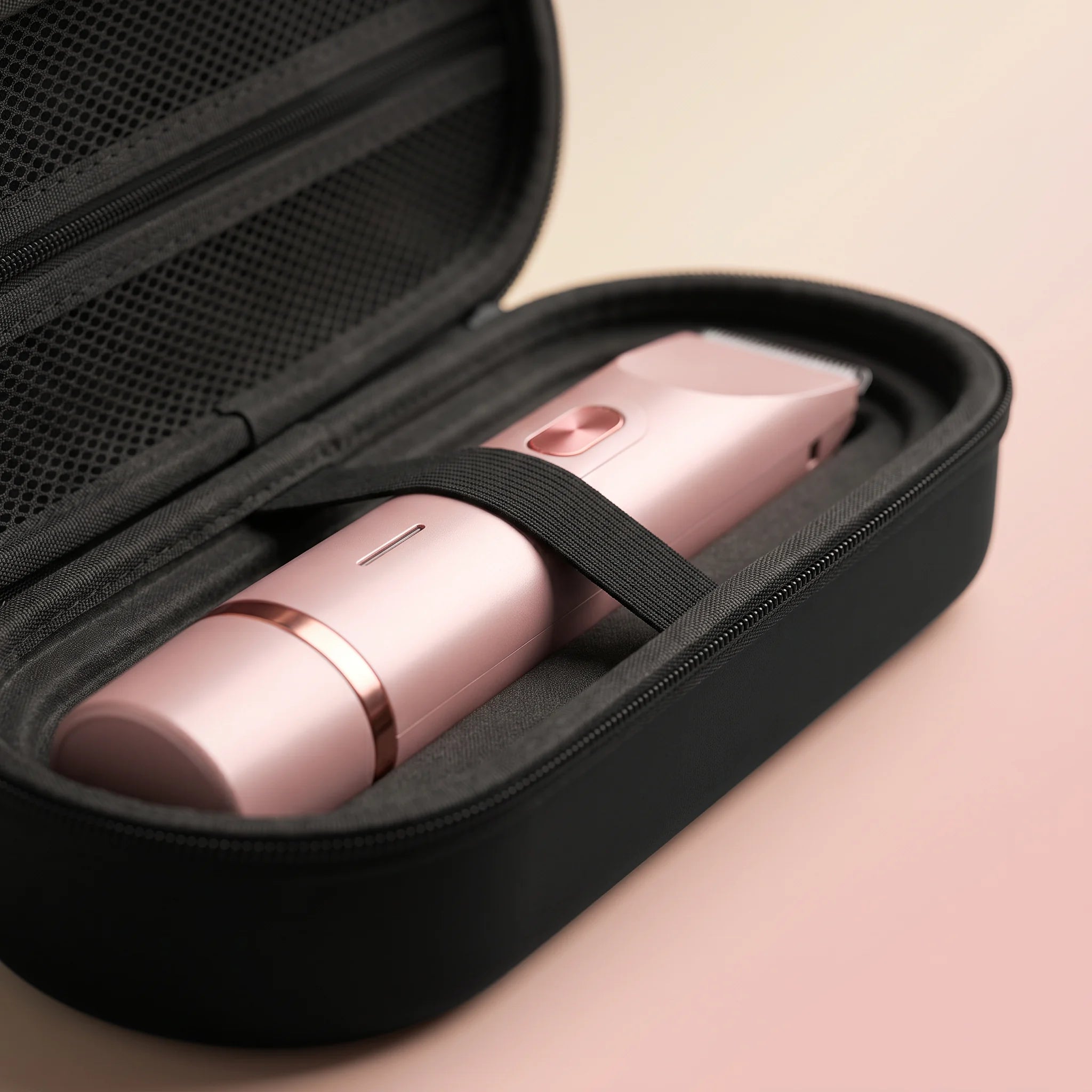 Modern handheld beauty device with indicator lights and a 30-day guarantee badge.