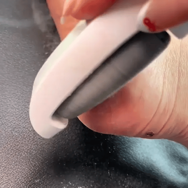 Pink callus remover device with 60 sandpaper disks and 30-day money-back guarantee badge.